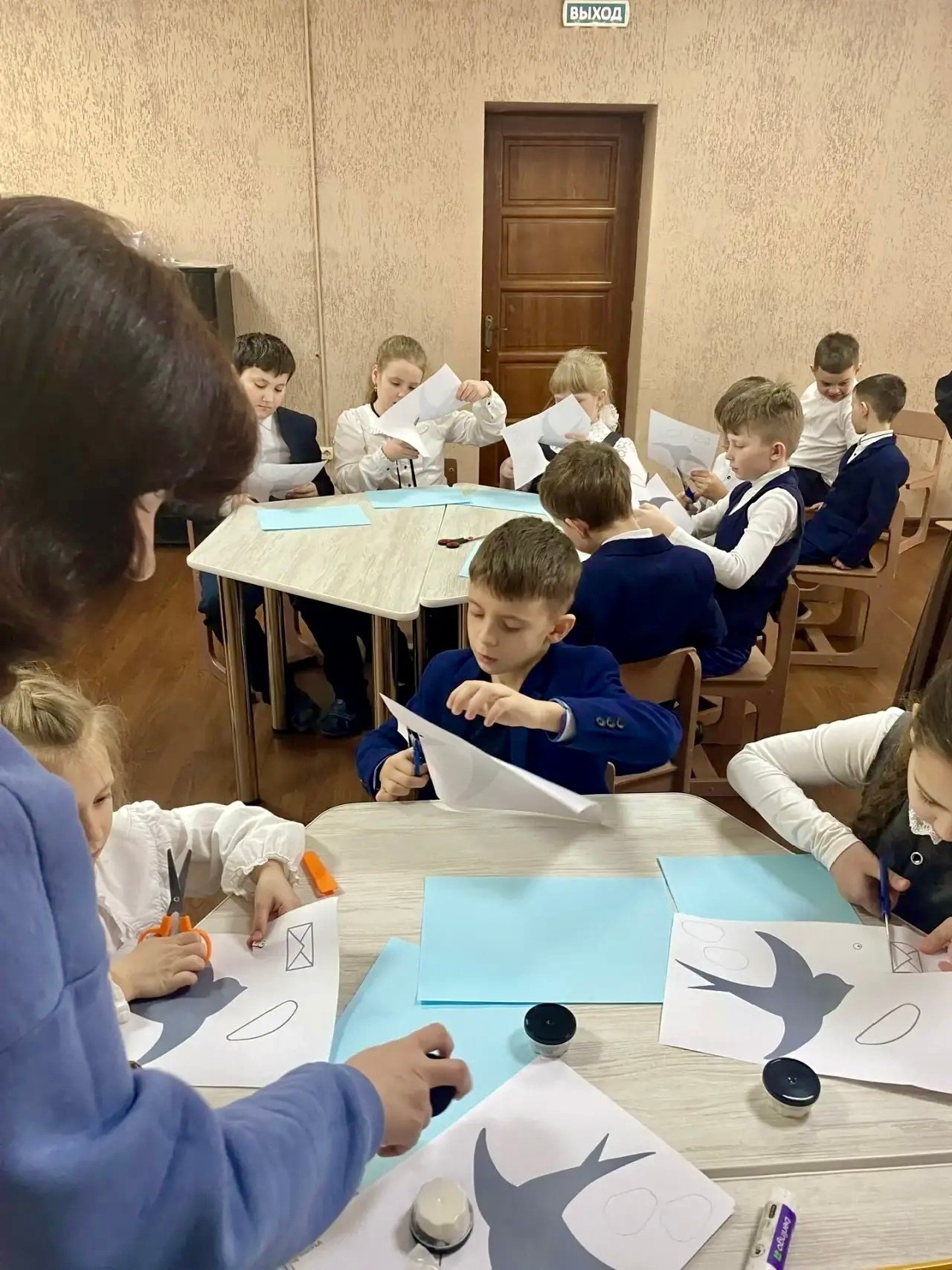 26 января 2025 г в рамках сетевого взаимодействия педагоги МБУДО – СЮТ представили учащимся МБОУ – Прогимназии №1 выставку-экспозицию «Дорога ради жизни» 26 января 2025 г в рамках сетевого взаимодействия педагоги МБУДО – СЮТ представили учащимся МБОУ – Прогимназии №1 выставку-экспозицию «Дорога ради жизни»