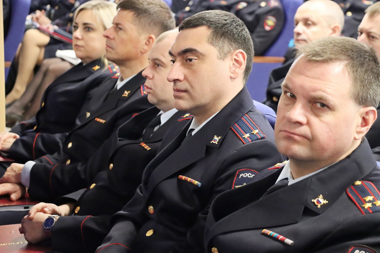 Сегодня состоялось расширенное заседание коллегии УМВД России по Брянской области по итогам работы за 2025 год! Среди участников мероприятия – спикер областной Думы Валентин Суббот Сегодня состоялось расширенное заседание коллегии УМВД России по Брянской области по итогам работы за 2025 год! Среди участников мероприятия – спикер областной Думы Валентин Суббот