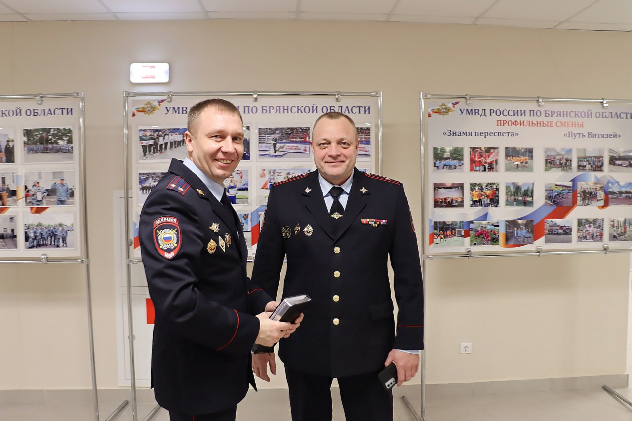 Сегодня состоялось расширенное заседание коллегии УМВД России по Брянской области по итогам работы за 2025 год! Среди участников мероприятия – спикер областной Думы Валентин Суббот Сегодня состоялось расширенное заседание коллегии УМВД России по Брянской области по итогам работы за 2025 год! Среди участников мероприятия – спикер областной Думы Валентин Суббот