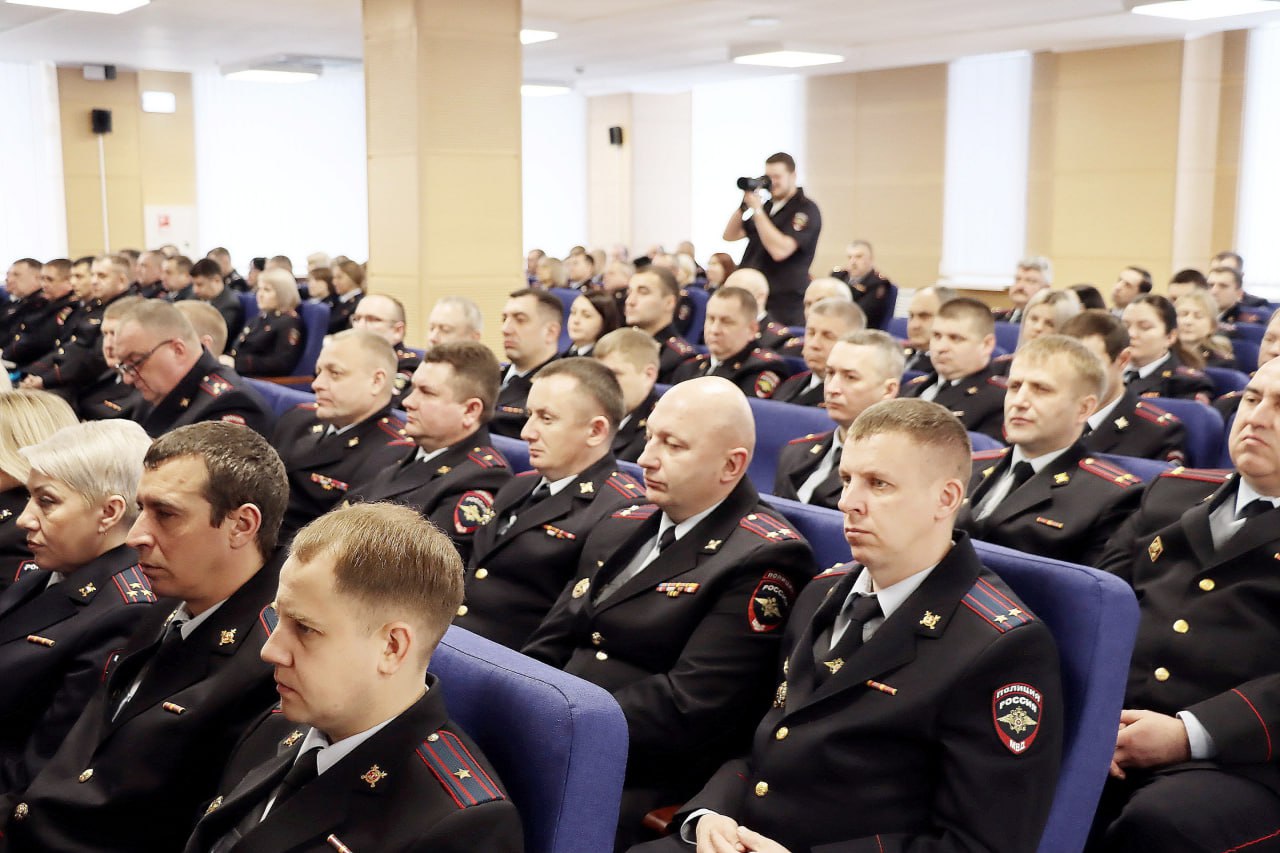 Сегодня состоялось расширенное заседание коллегии УМВД России по Брянской области по итогам работы за 2025 год! Среди участников мероприятия – спикер областной Думы Валентин Суббот Сегодня состоялось расширенное заседание коллегии УМВД России по Брянской области по итогам работы за 2025 год! Среди участников мероприятия – спикер областной Думы Валентин Суббот