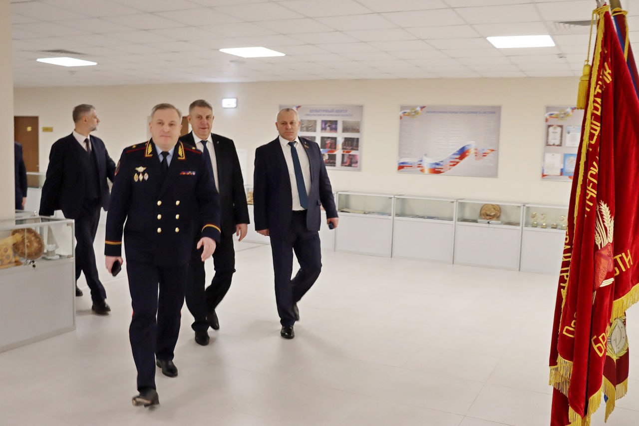 Сегодня состоялось расширенное заседание коллегии УМВД России по Брянской области по итогам работы за 2025 год! Среди участников мероприятия – спикер областной Думы Валентин Суббот Сегодня состоялось расширенное заседание коллегии УМВД России по Брянской области по итогам работы за 2025 год! Среди участников мероприятия – спикер областной Думы Валентин Суббот