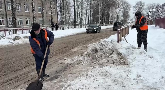 Акцент при уборке дорог - на подъезды к социально важным объектам, расчистку пешеходных переходов