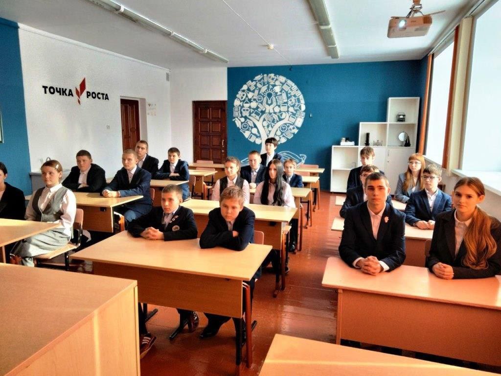 В МАОУ Лопушской СОШ в рамках проекта "Пушкинская карта" сотрудники Выгоничской районной и Лопушской сельской библиотек провели урок мужества "П.М. Зайцев: имя на обелиске". Ведущие рассказали о Герое Советского Союза... В МАОУ Лопушской СОШ в рамках проекта "Пушкинская карта" сотрудники Выгоничской районной и Лопушской сельской библиотек провели урок мужества "П.М. Зайцев: имя на обелиске". Ведущие рассказали о Герое Советского Союза...