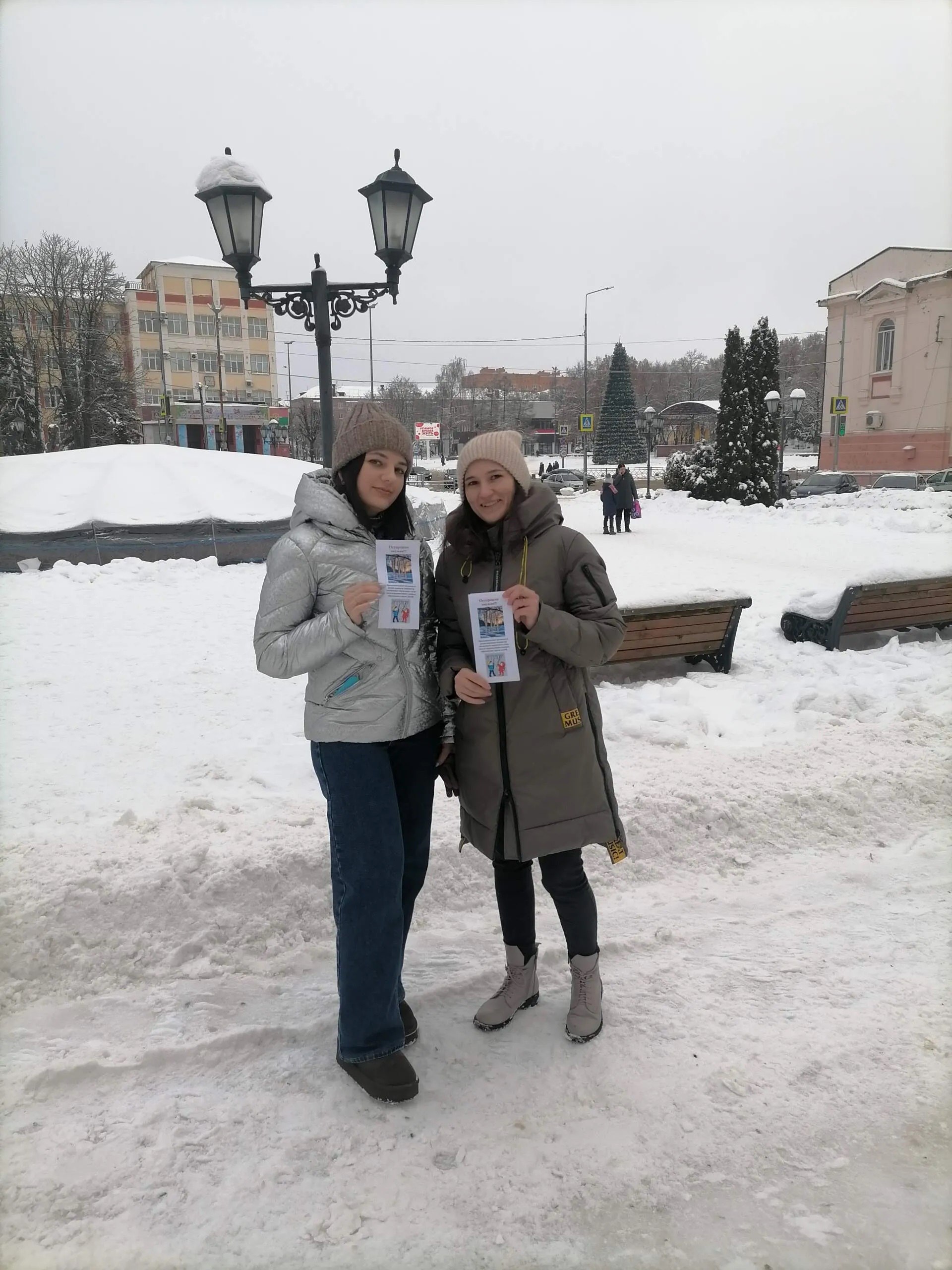 Осторожно, сосульки!. Зима с её волшебной красотой, к сожалению, таит в себе и серьёзные опасности