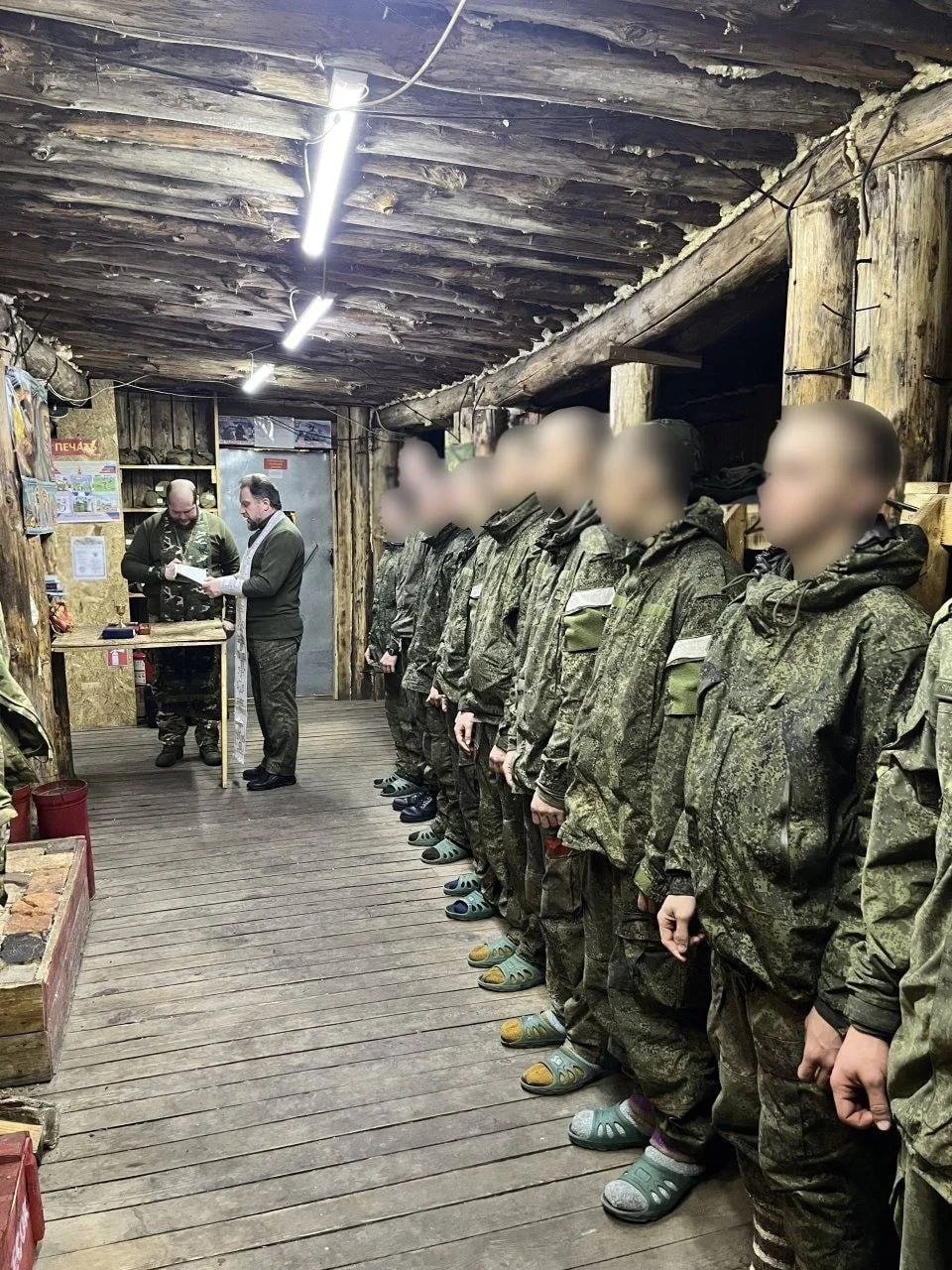 Брянские священники, иерей Иоанн Выхованец и иерей Сергий Цыбин, посетили подразделения войск, где провели молебны о победе, приняли исповеди и причастили солдат Брянские священники, иерей Иоанн Выхованец и иерей Сергий Цыбин, посетили подразделения войск, где провели молебны о победе, приняли исповеди и причастили солдат