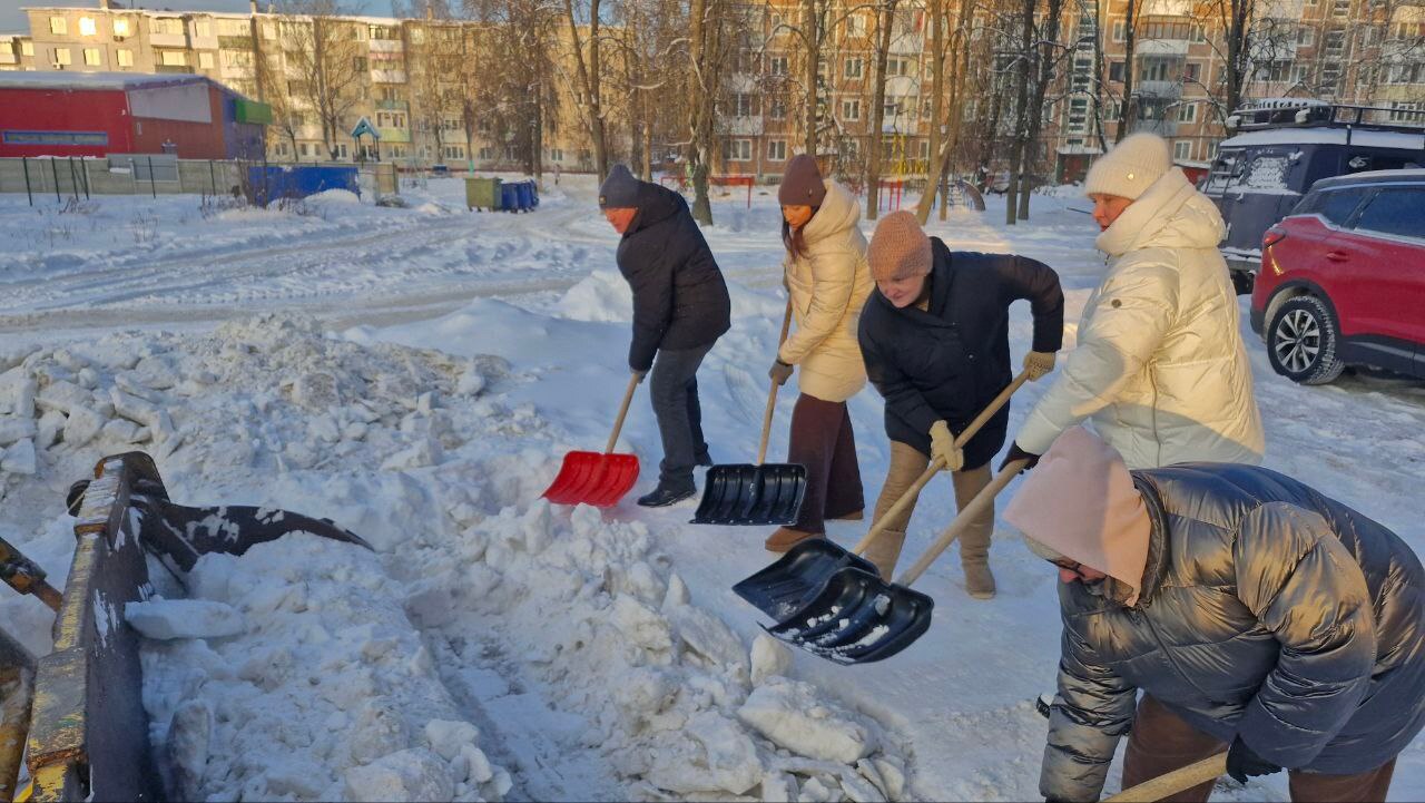 Сотрудники ГКУ «ЦЗН города Сельцо» присоединились к акции «Снежный десант» Сотрудники ГКУ «ЦЗН города Сельцо» присоединились к акции «Снежный десант»