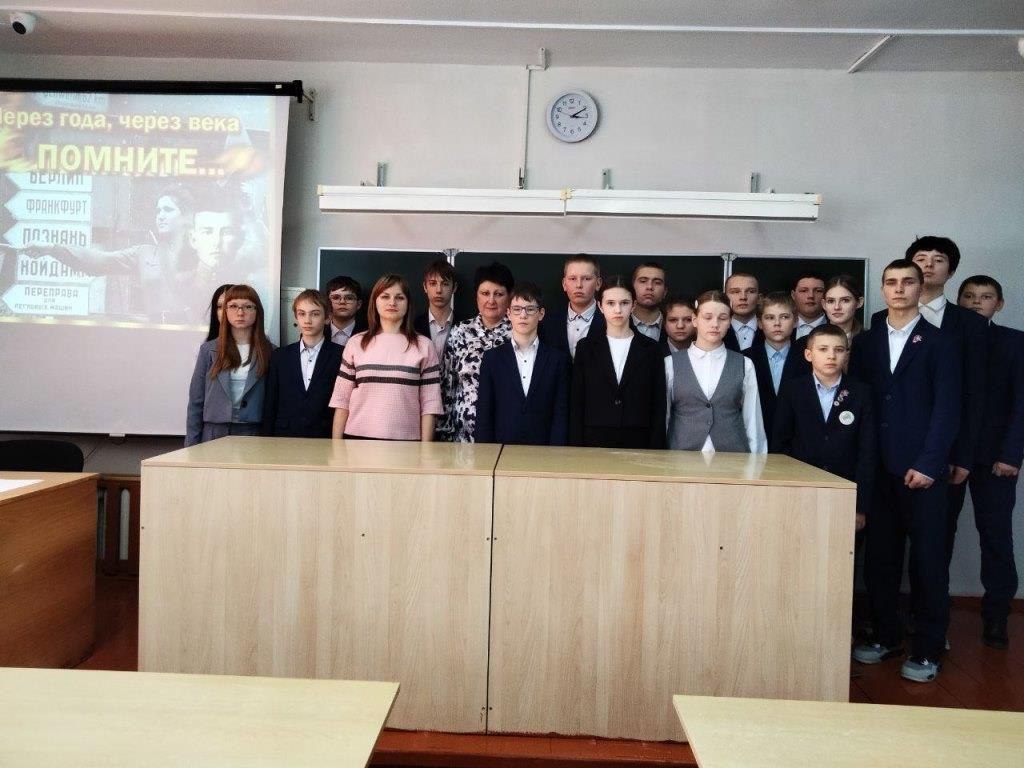 В МАОУ Лопушской СОШ в рамках проекта "Пушкинская карта" сотрудники Выгоничской районной и Лопушской сельской библиотек провели урок мужества "П.М. Зайцев: имя на обелиске". Ведущие рассказали о Герое Советского Союза... В МАОУ Лопушской СОШ в рамках проекта "Пушкинская карта" сотрудники Выгоничской районной и Лопушской сельской библиотек провели урок мужества "П.М. Зайцев: имя на обелиске". Ведущие рассказали о Герое Советского Союза...