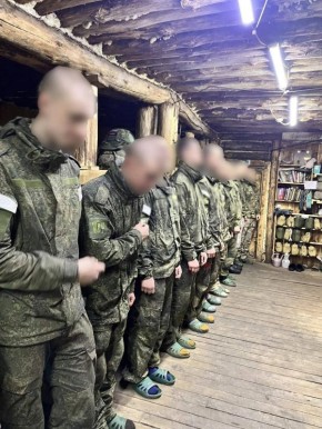 Брянские священники, иерей Иоанн Выхованец и иерей Сергий Цыбин, посетили подразделения войск, где провели молебны о победе, приняли исповеди и причастили солдат