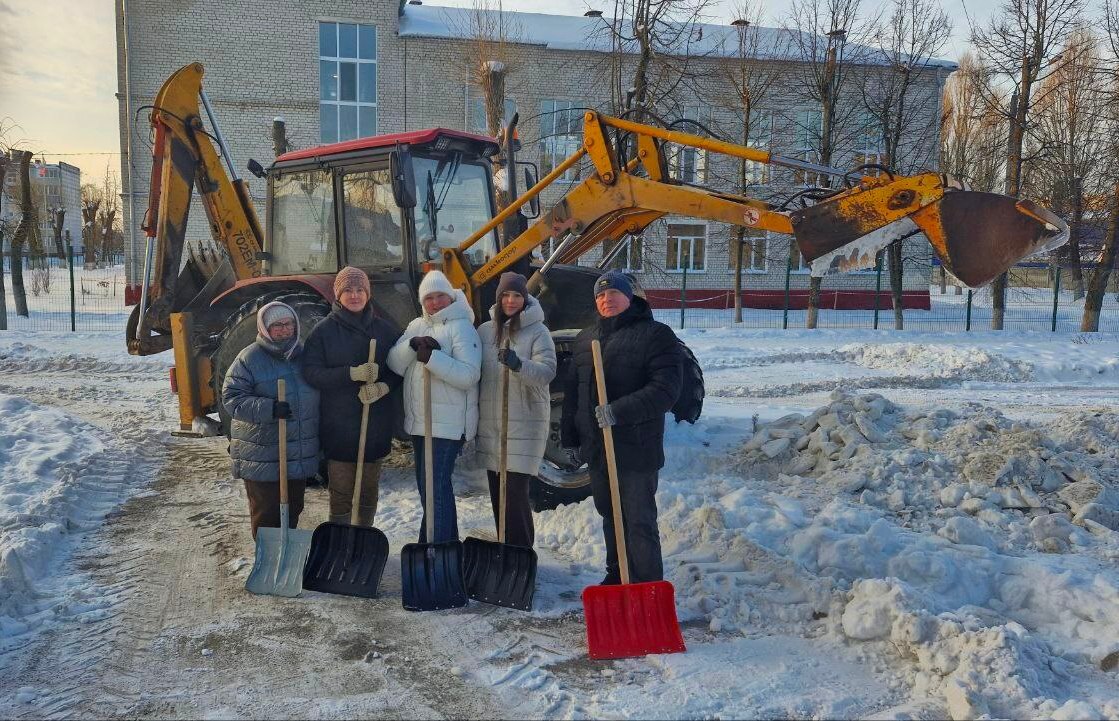 Сотрудники ГКУ «ЦЗН города Сельцо» присоединились к акции «Снежный десант»