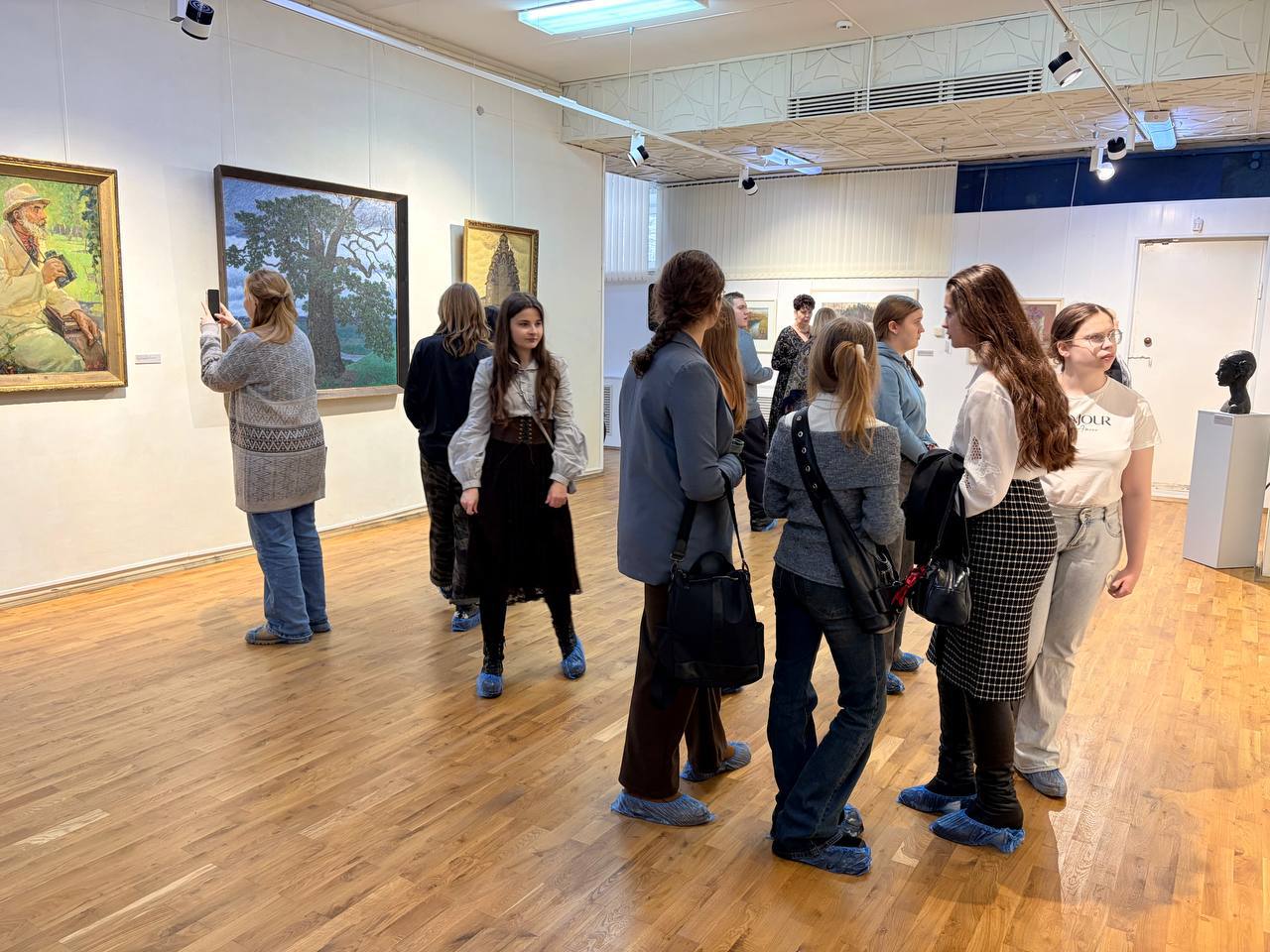 29 января в Брянском областном художественном музейно-выставочном центре состоялась искусствоведческая беседа в рамках закрытия ежегодного выставочного проекта "Ушедшие мастера", посвященного памяти брянских... 29 января в Брянском областном художественном музейно-выставочном центре состоялась искусствоведческая беседа в рамках закрытия ежегодного выставочного проекта "Ушедшие мастера", посвященного памяти брянских...