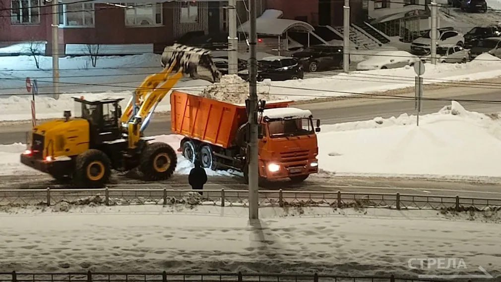 В Брянске продолжают осуществляться работы по уборке и вывозу снега