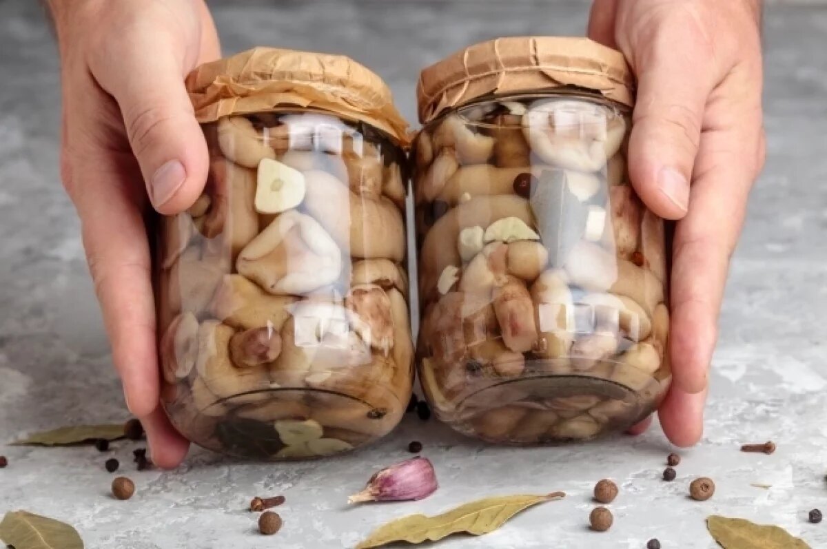 Как вкусно использовать консервированные грибы: 10 идей для кулинарных шедевров