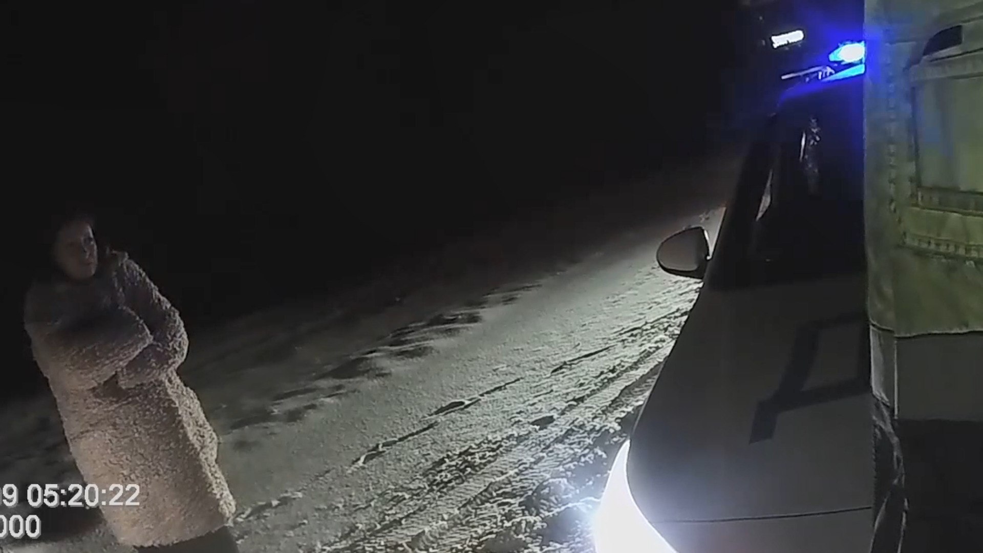 Лейтенант полиции Максим Закроев пришел на помощь попавшей в аварию семье с детьми