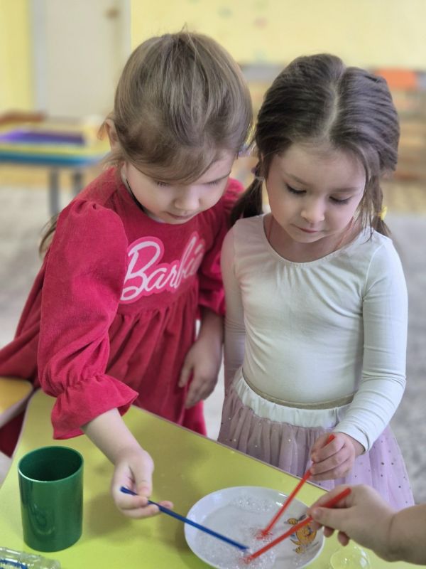 5 февраля в средней группе МБДОУ-детский сад №20 «Теремок» прошло увлекательное занятие по экспериментированию « Воздух вокруг нас» 5 февраля в средней группе МБДОУ-детский сад №20 «Теремок» прошло увлекательное занятие по экспериментированию « Воздух вокруг нас»