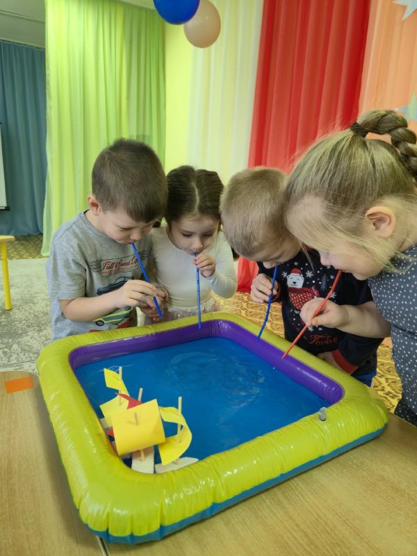 5 февраля в средней группе МБДОУ-детский сад №20 «Теремок» прошло увлекательное занятие по экспериментированию « Воздух вокруг нас» 5 февраля в средней группе МБДОУ-детский сад №20 «Теремок» прошло увлекательное занятие по экспериментированию « Воздух вокруг нас»