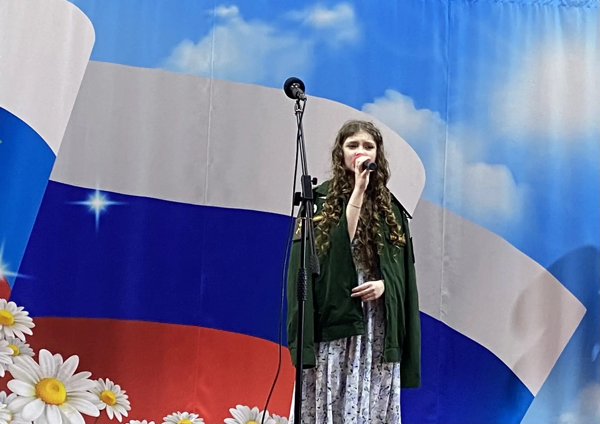 Сегодня прошёл муниципальный конкурс патриотической песни «Пою моё Отечество», посвященный Году единства народов России среди учащихся школ района Сегодня прошёл муниципальный конкурс патриотической песни «Пою моё Отечество», посвященный Году единства народов России среди учащихся школ района