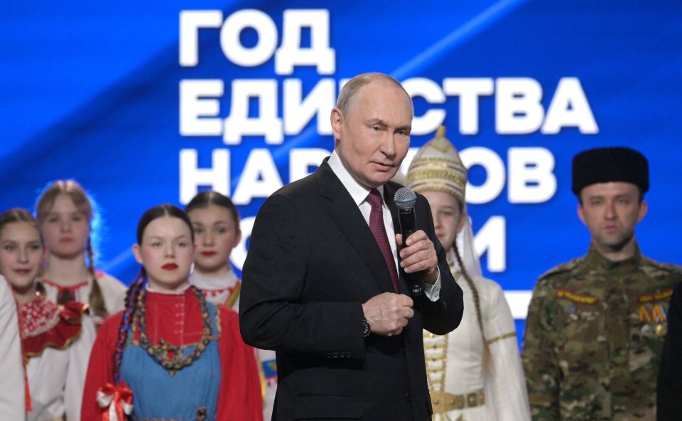 Делегация Брянской области в числе участников открытия Года единства народов России под председательством Президента Владимира Путина Делегация Брянской области в числе участников открытия Года единства народов России под председательством Президента Владимира Путина