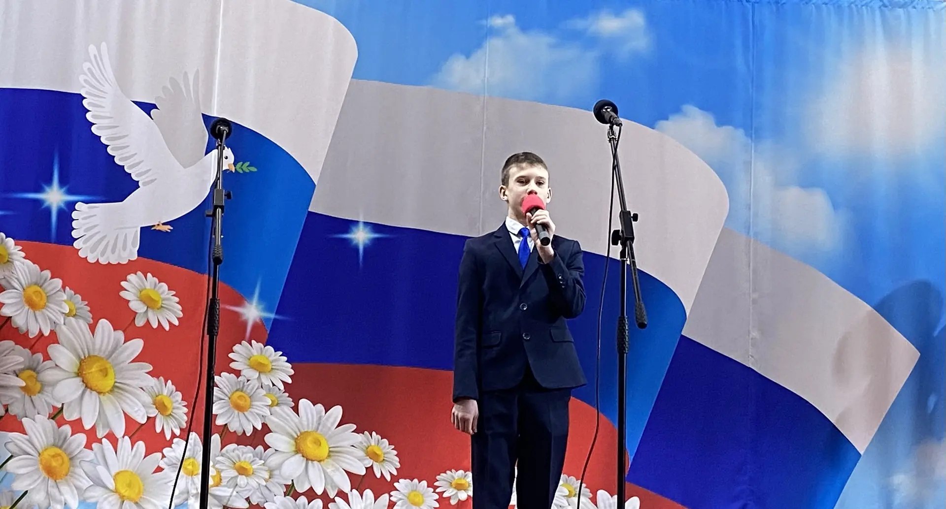 Сегодня прошёл муниципальный конкурс патриотической песни «Пою моё Отечество», посвященный Году единства народов России среди учащихся школ района Сегодня прошёл муниципальный конкурс патриотической песни «Пою моё Отечество», посвященный Году единства народов России среди учащихся школ района