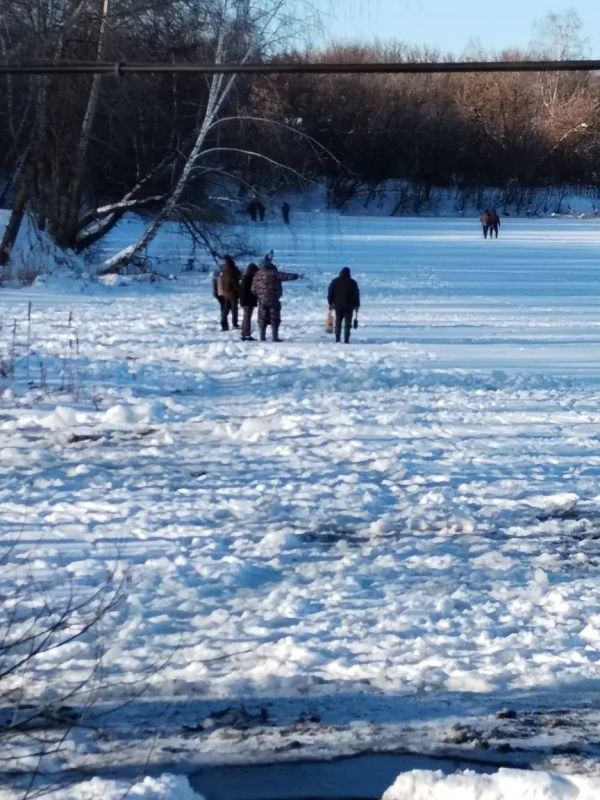 На днях мы публиковали призыв к неравнодушным рыболовам и жителям округа с просьбой помочь в спасении биоресурсов на озере в с. Мохоновка. И наши земляки не остались в стороне!
