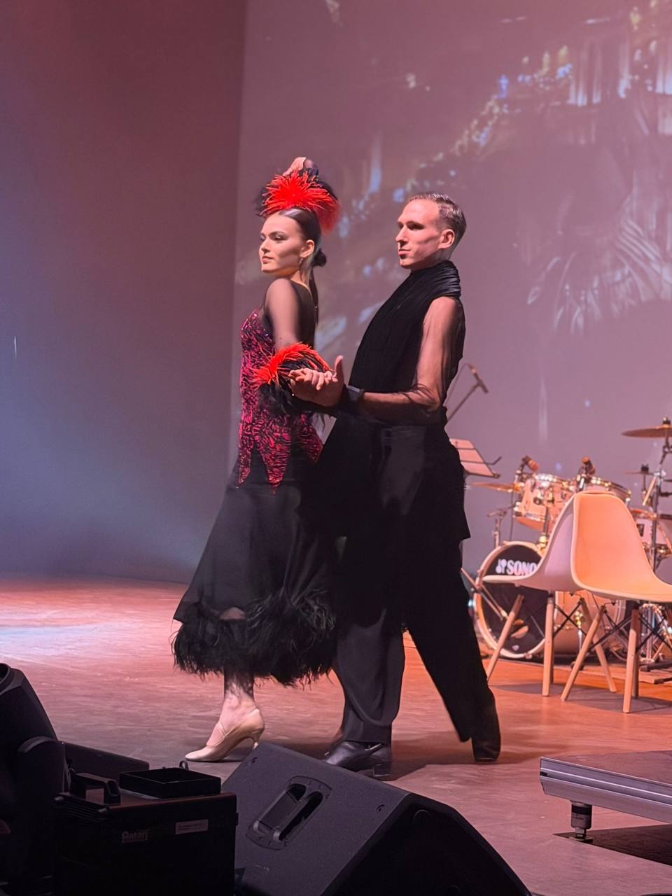 Сегодня в Городском Дворце культуры и искусства было изысканно! Сегодня в Городском Дворце культуры и искусства было изысканно!