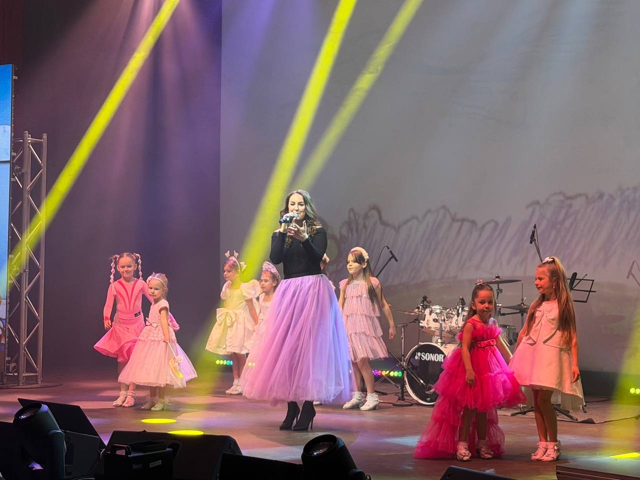 Сегодня в Городском Дворце культуры и искусства было изысканно! Сегодня в Городском Дворце культуры и искусства было изысканно!