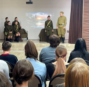 Библиотека № 2 им. А. С. Пушкина в рамках проекта «Пушкинская карта» для учащихся МБОУ «СОШ № 34» г. Брянска организовала просмотр театрализованной постановки «Они ушли в бессмертие» в основу которой легло бессмертное...