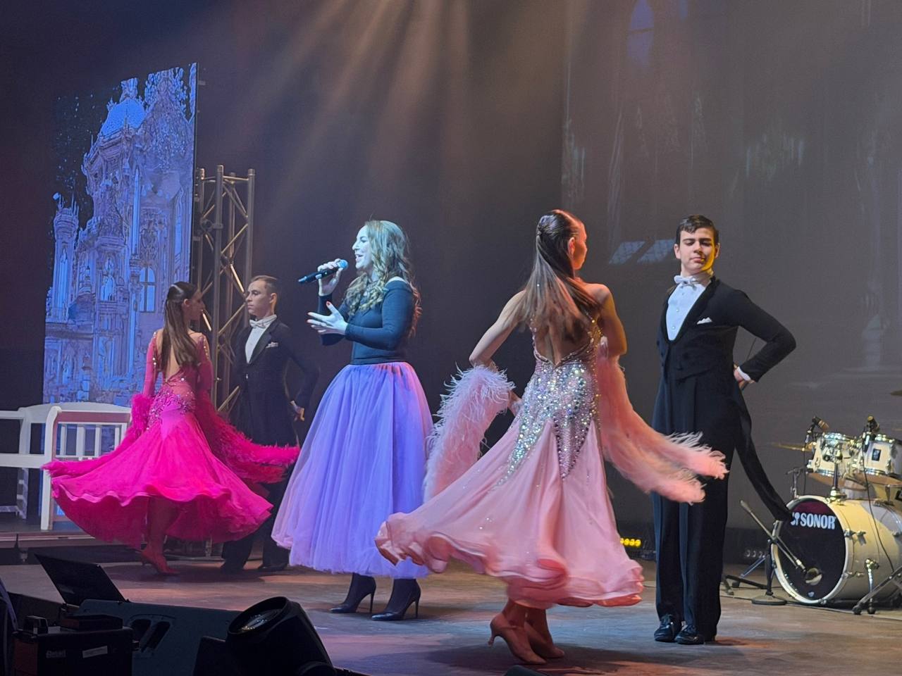 Сегодня в Городском Дворце культуры и искусства было изысканно! Сегодня в Городском Дворце культуры и искусства было изысканно!