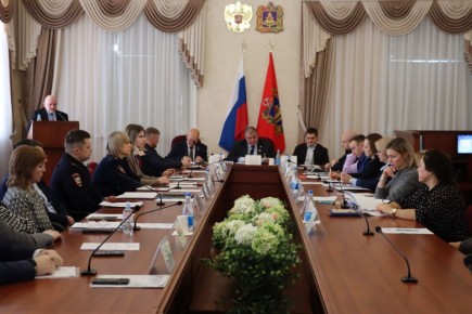 Брянские полицейские приняли участие в заседании комитета Брянской областной Думы