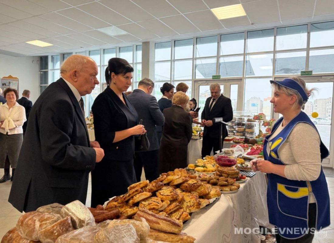 Сегодня в Костюковичах прошло торжественное собрание представителей трудовых коллективов по итогам социально-экономического развития района за 2025 год Сегодня в Костюковичах прошло торжественное собрание представителей трудовых коллективов по итогам социально-экономического развития района за 2025 год