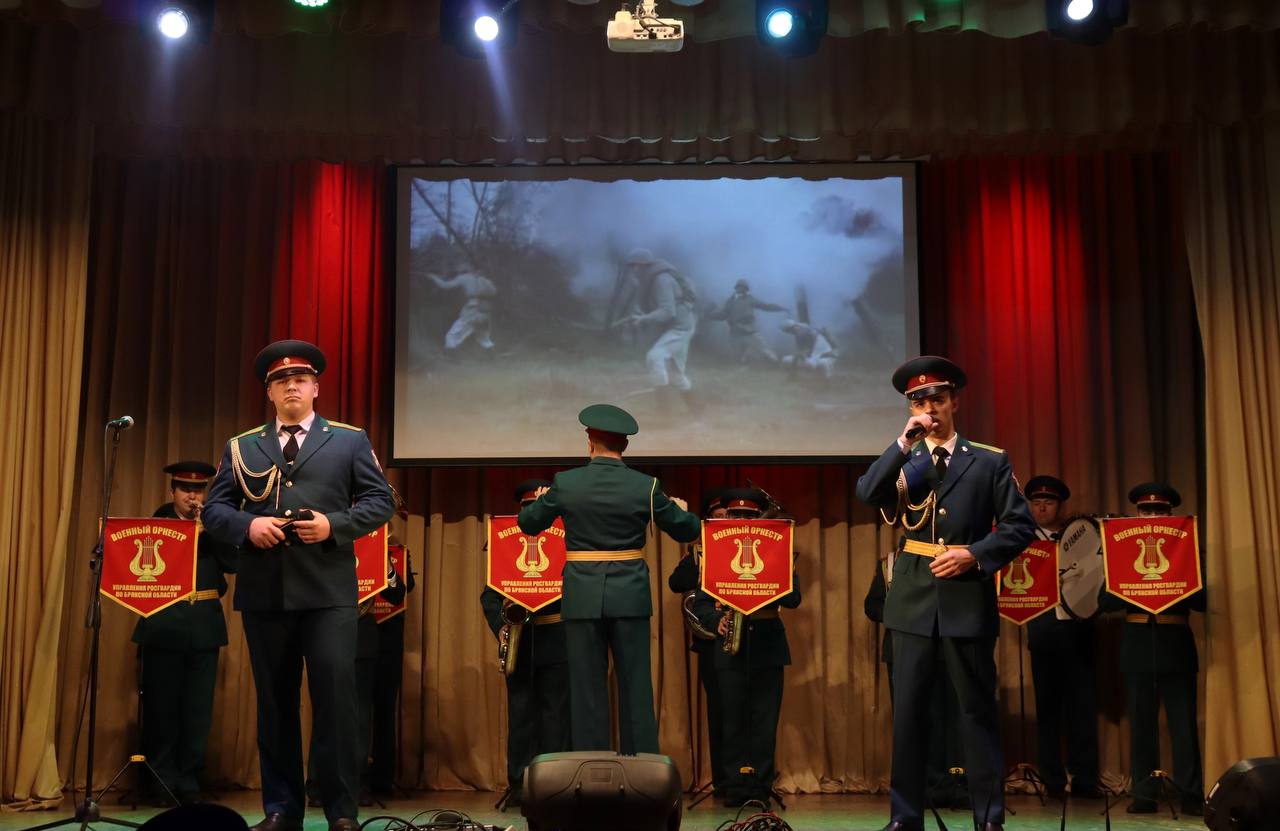 Сегодня, 13 февраля, в преддверии Дня защитника Отечества, в Городском Доме культуры Советского района прошел заключительный концерт XXV открытого фестиваля солдатской песни «Сюда нас память позвала» Сегодня, 13 февраля, в преддверии Дня защитника Отечества, в Городском Доме культуры Советского района прошел заключительный концерт XXV открытого фестиваля солдатской песни «Сюда нас память позвала»