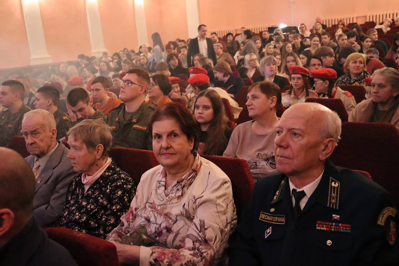 Сегодня, 13 февраля, в преддверии Дня защитника Отечества, в Городском Доме культуры Советского района прошел заключительный концерт XXV открытого фестиваля солдатской песни «Сюда нас память позвала» Сегодня, 13 февраля, в преддверии Дня защитника Отечества, в Городском Доме культуры Советского района прошел заключительный концерт XXV открытого фестиваля солдатской песни «Сюда нас память позвала»