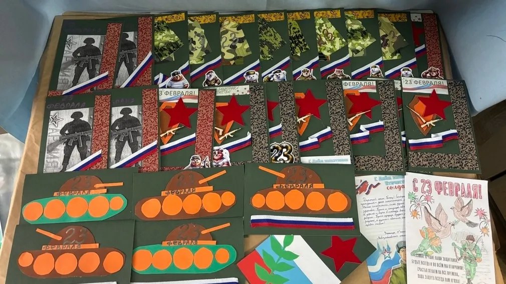 Коллектив Новозыбковской школы-интерната присоединился к волонтерам и неравнодушным жителям и собрал гуманитарную помощь для бойцов спецоперации