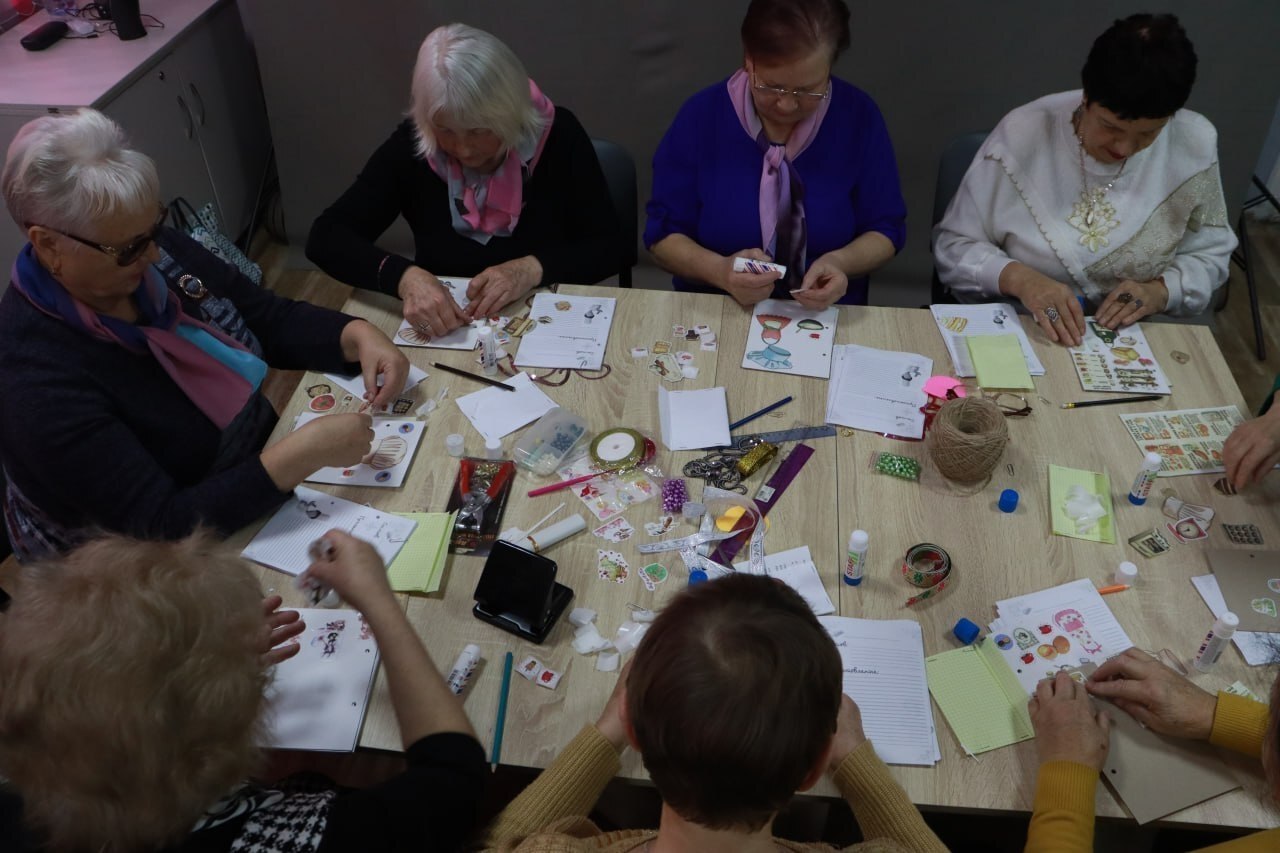 «Кулинарная книга». Представьте: тепло домашнего очага, манящий аромат свежей выпечки и ласковый голос бабушки, раскрывающей секреты борща, который готовила еще ее мама «Кулинарная книга». Представьте: тепло домашнего очага, манящий аромат свежей выпечки и ласковый голос бабушки, раскрывающей секреты борща, который готовила еще ее мама