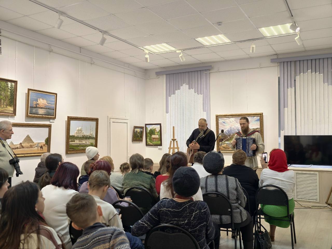 Вчера в Городском выставочном зале, в рамках фестиваля "Кладезь", прошел концерт Дмитрия Панаскина и Бориса Решетнева Вчера в Городском выставочном зале, в рамках фестиваля "Кладезь", прошел концерт Дмитрия Панаскина и Бориса Решетнева