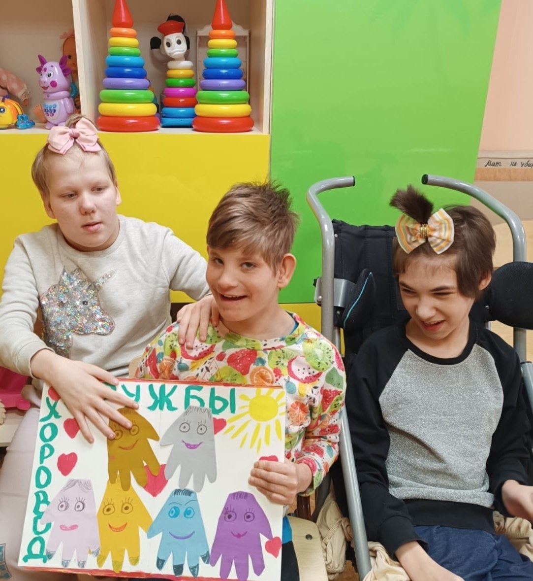 В ГБСУ БО "Дубровский детский дом социального обслуживания "Планета детства" состоялось трогательное и душевное мероприятие — «Хоровод дружбы», приуроченное к Году единства народов России В ГБСУ БО "Дубровский детский дом социального обслуживания "Планета детства" состоялось трогательное и душевное мероприятие — «Хоровод дружбы», приуроченное к Году единства народов России