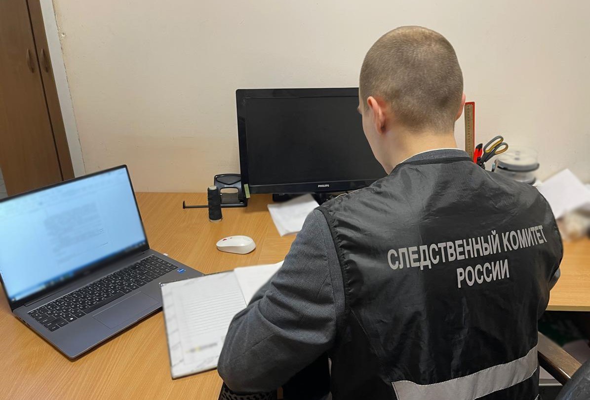 В поселке Навля местная жительница приговорена к лишению свободы за истязание своих детей и причинение своему супругу тяжкого вреда здоровью (п. «з» ч. 2 ст. 111, п.п. «а», «г» ч. 2 ст. 117, ст. 156 УК РФ)