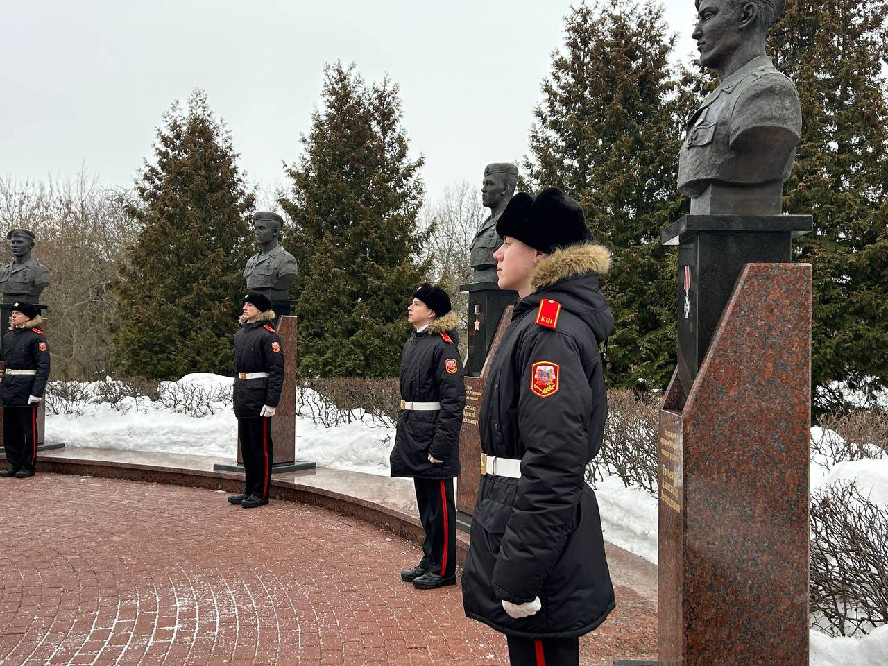 Память, застывшая в камне: у памятника «Круговая оборона» почтили воинов-интернационалистов Память, застывшая в камне: у памятника «Круговая оборона» почтили воинов-интернационалистов