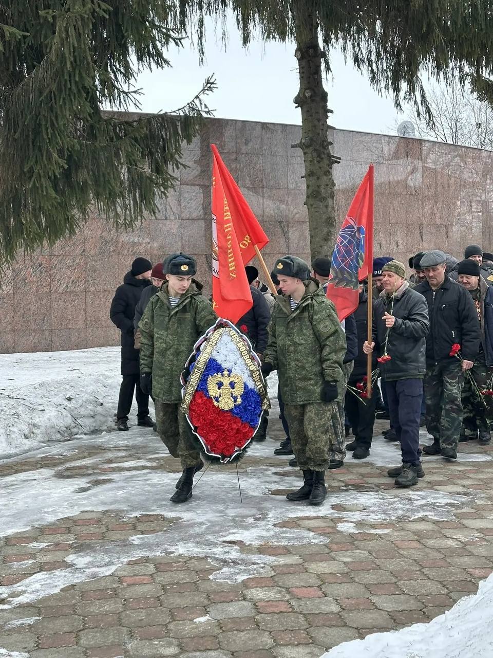 «Пока мы помним — мы живем»: в Стародубском округе почтили память воинов-интернационалистов и героев СВО «Пока мы помним — мы живем»: в Стародубском округе почтили память воинов-интернационалистов и героев СВО