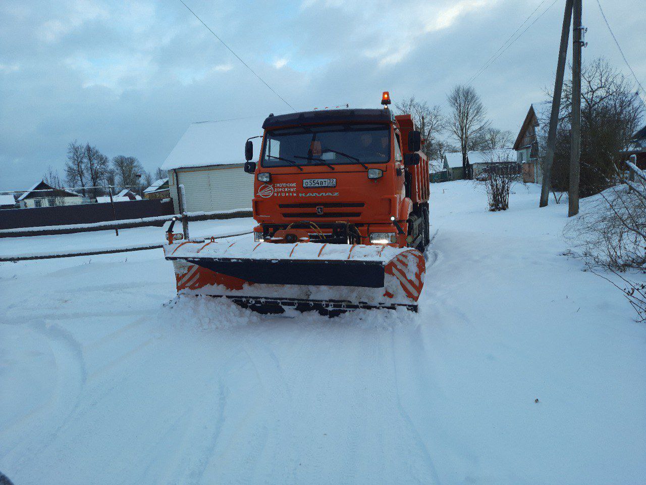 Зима не отпускает.. В связи со сложной погодной обстановкой – продолжающимся выпадением большого количества снега прошу автовладельцев района ограничить выезд на личном автотранспорте в ближайшие дни. Во избежание ДТП во... Зима не отпускает.. В связи со сложной погодной обстановкой – продолжающимся выпадением большого количества снега прошу автовладельцев района ограничить выезд на личном автотранспорте в ближайшие дни. Во избежание ДТП во...
