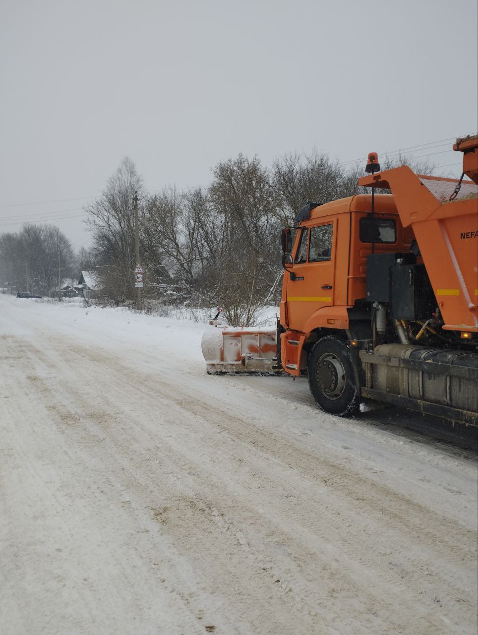 Зима не отпускает.. В связи со сложной погодной обстановкой – продолжающимся выпадением большого количества снега прошу автовладельцев района ограничить выезд на личном автотранспорте в ближайшие дни. Во избежание ДТП во... Зима не отпускает.. В связи со сложной погодной обстановкой – продолжающимся выпадением большого количества снега прошу автовладельцев района ограничить выезд на личном автотранспорте в ближайшие дни. Во избежание ДТП во...