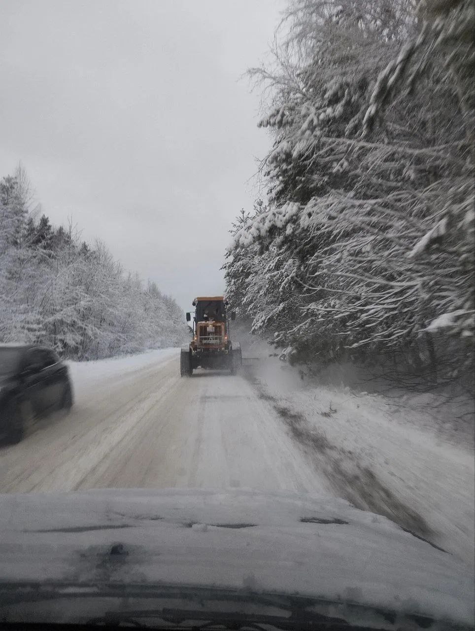 Зима не отпускает.. В связи со сложной погодной обстановкой – продолжающимся выпадением большого количества снега прошу автовладельцев района ограничить выезд на личном автотранспорте в ближайшие дни. Во избежание ДТП во... Зима не отпускает.. В связи со сложной погодной обстановкой – продолжающимся выпадением большого количества снега прошу автовладельцев района ограничить выезд на личном автотранспорте в ближайшие дни. Во избежание ДТП во...