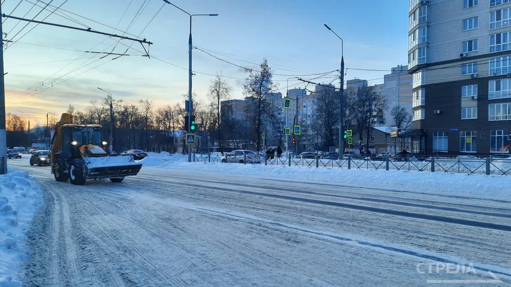 Сегодня, 18 февраля, в Брянске продолжается уборка снега и обработка дорог Сегодня, 18 февраля, в Брянске продолжается уборка снега и обработка дорог