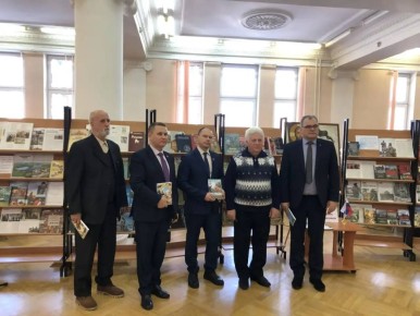 18 февраля в преддверии Дня защитника Отечества, в Брянской областной научной библиотеке им. Ф. И. Тютчева под эгидой Брянского отделения Союза художников России состоялось торжественное открытие выставки художественных...