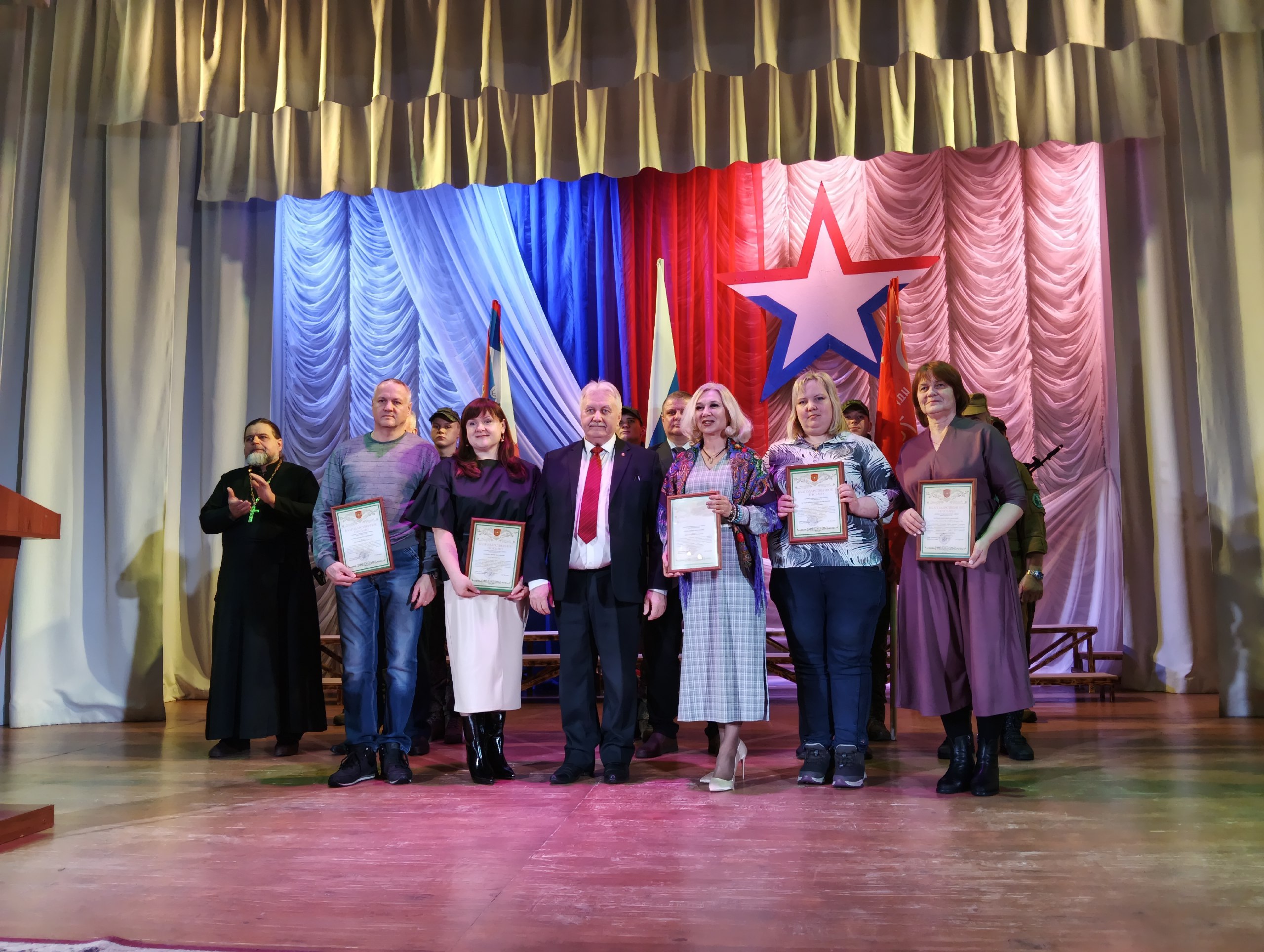 Сергей Цыганок: В Погарском районном Доме культуры состоялось торжественное мероприятие в честь Дня защитника Отечества Сергей Цыганок: В Погарском районном Доме культуры состоялось торжественное мероприятие в честь Дня защитника Отечества