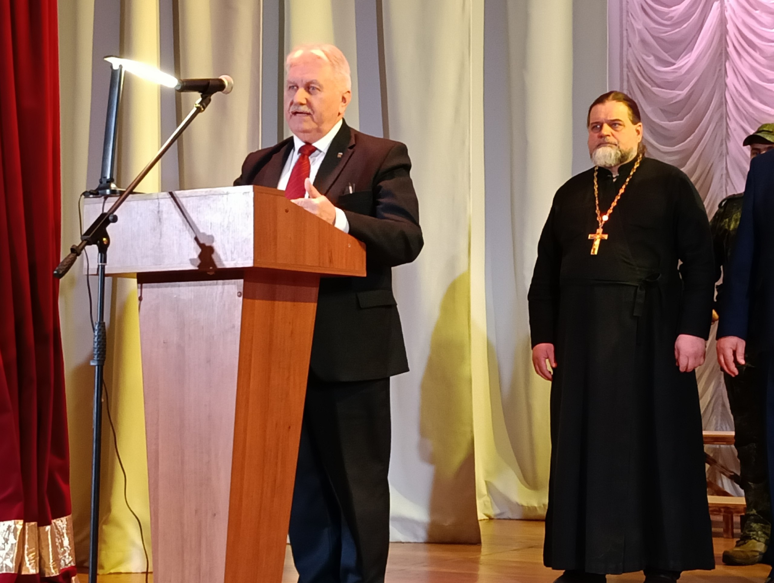 Сергей Цыганок: В Погарском районном Доме культуры состоялось торжественное мероприятие в честь Дня защитника Отечества