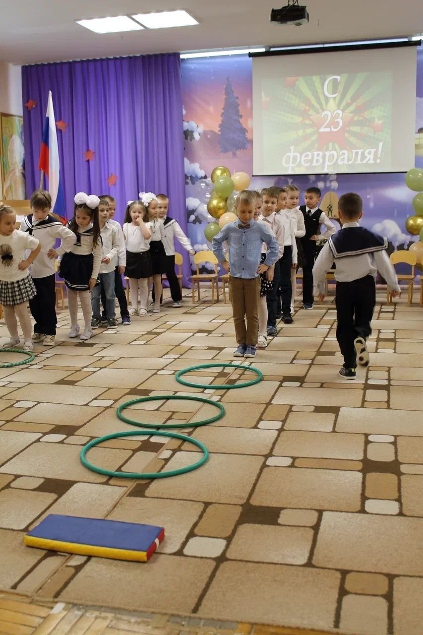 В нашем замечательном детском саду прошел яркий и трогательный утренник, посвященный Дню защитника Отечества, который собрал вместе детей, родителей и воспитателей подготовительной группы "Вишенка" В нашем замечательном детском саду прошел яркий и трогательный утренник, посвященный Дню защитника Отечества, который собрал вместе детей, родителей и воспитателей подготовительной группы "Вишенка"