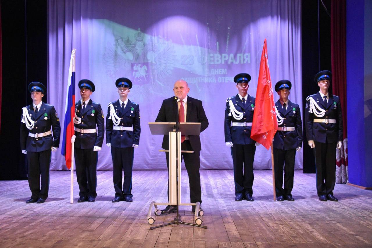 Павел Валяев: В преддверии Дня защитника Отечества поздравил жителей района с праздником