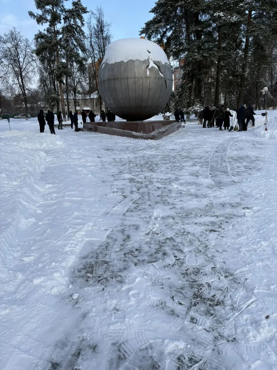 «Снежный десант»: дай дорогу пешеходу «Снежный десант»: дай дорогу пешеходу