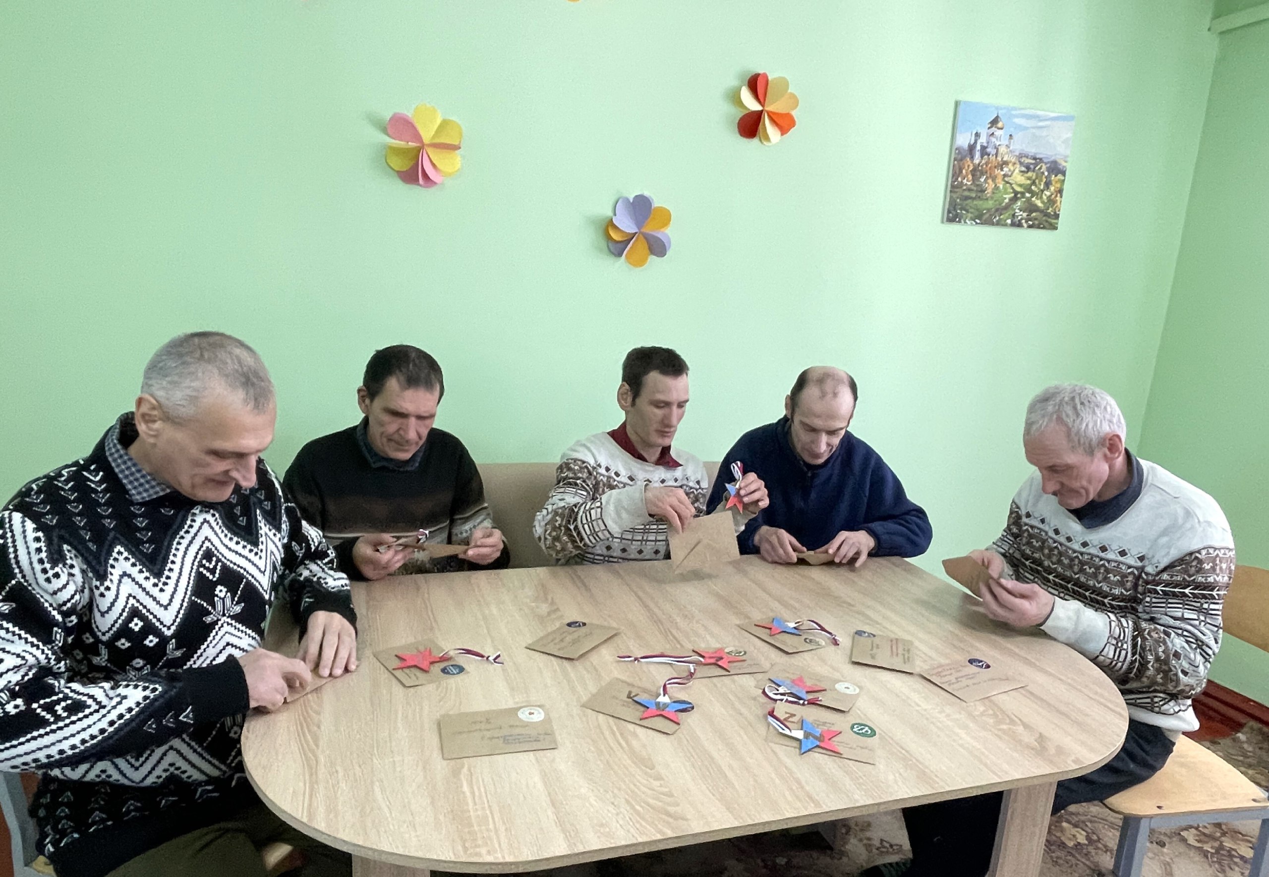 В преддверии 23 февраля по всей России проходит акция «Письмо солдату», приуроченная ко Дню защитника Отечества, к этой акции присоединились и получатели социальных услуг ГБСУ «Навлинский дом социального обслуживания» В преддверии 23 февраля по всей России проходит акция «Письмо солдату», приуроченная ко Дню защитника Отечества, к этой акции присоединились и получатели социальных услуг ГБСУ «Навлинский дом социального обслуживания»