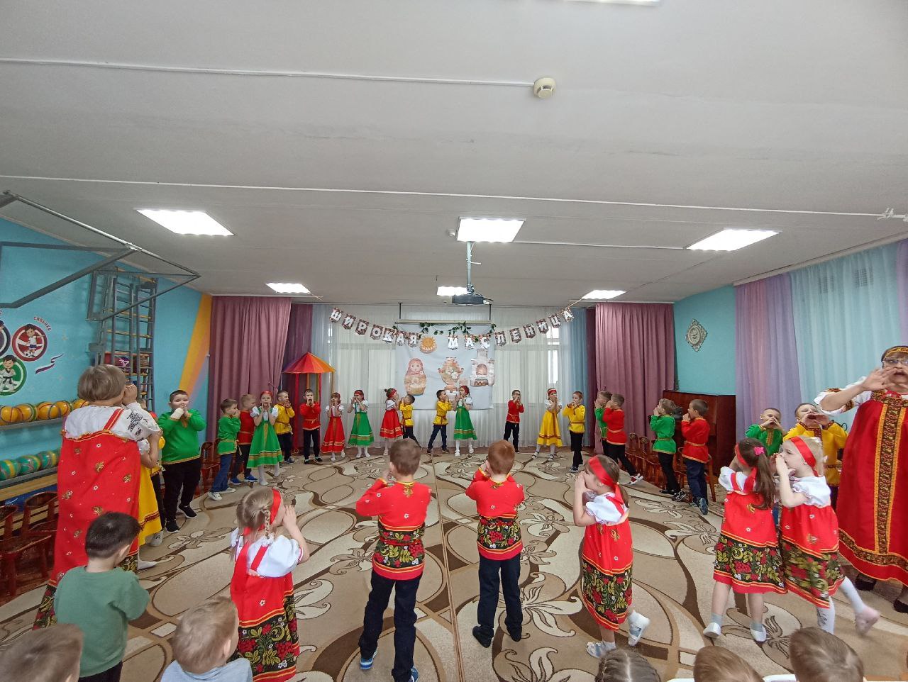 Сегодня в детском саду "Десняночка" дошколята отмечали "Широкую Масленицу" Сегодня в детском саду "Десняночка" дошколята отмечали "Широкую Масленицу"